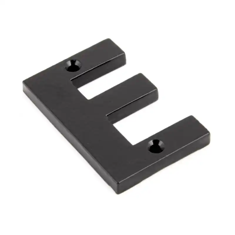Finale Uitverkoop Wardlo letter E/ 78mm smeedijzer zwart