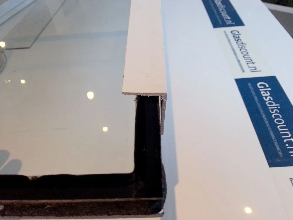 Hete Deal Kunststof hoeklijn voor afdichting kopse kant van het glas