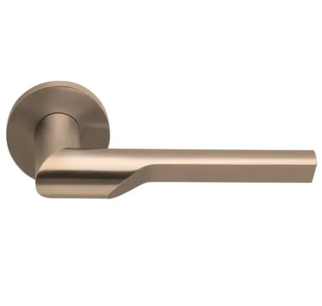 Nu Kopen Deurklink RIVIO by Gensler GL101-G op rozet PVD licht brons