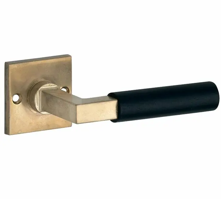 Aanbieding Deurklink op ongeveerd rozet Bauhaus ebben messing antiek