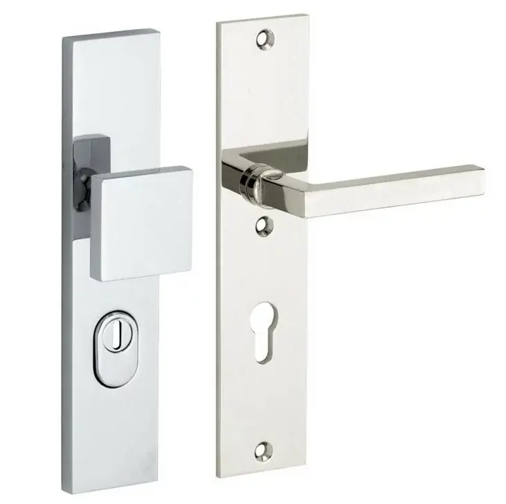Seizoensaanbieding SKG3 PC55 knop/kruk op schild Kare/Bauhaus rechts + kerntrekbeveiliging glans nikkel/glans chroom