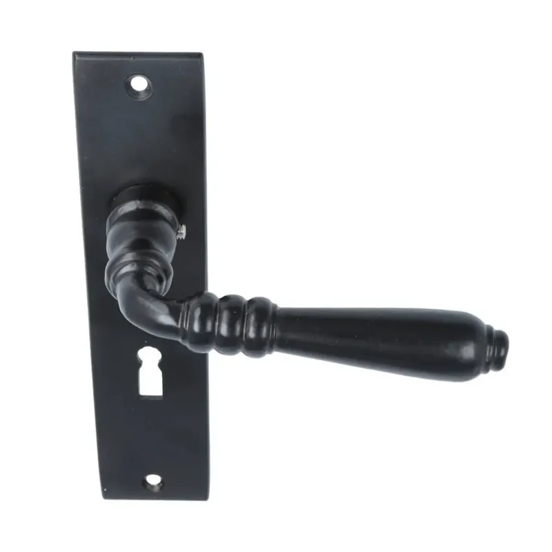 Op = Op Deurklink ijzer zwart op Kortschild SL56