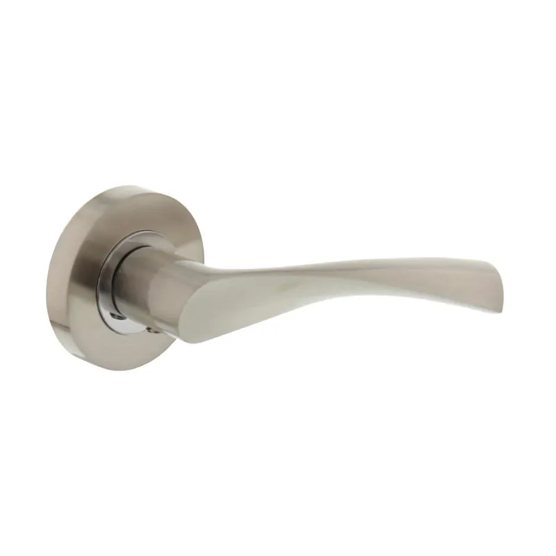 Intersteel Deurkruk Giussy op rozet chroom Actieprijs